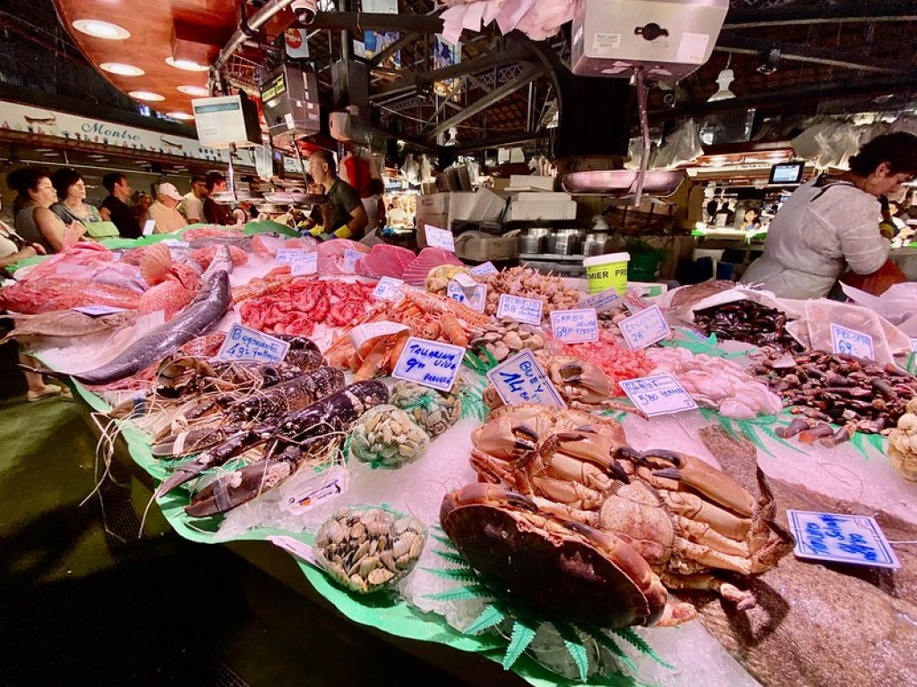 Θαλασσίνα στην αγορά Boquería.