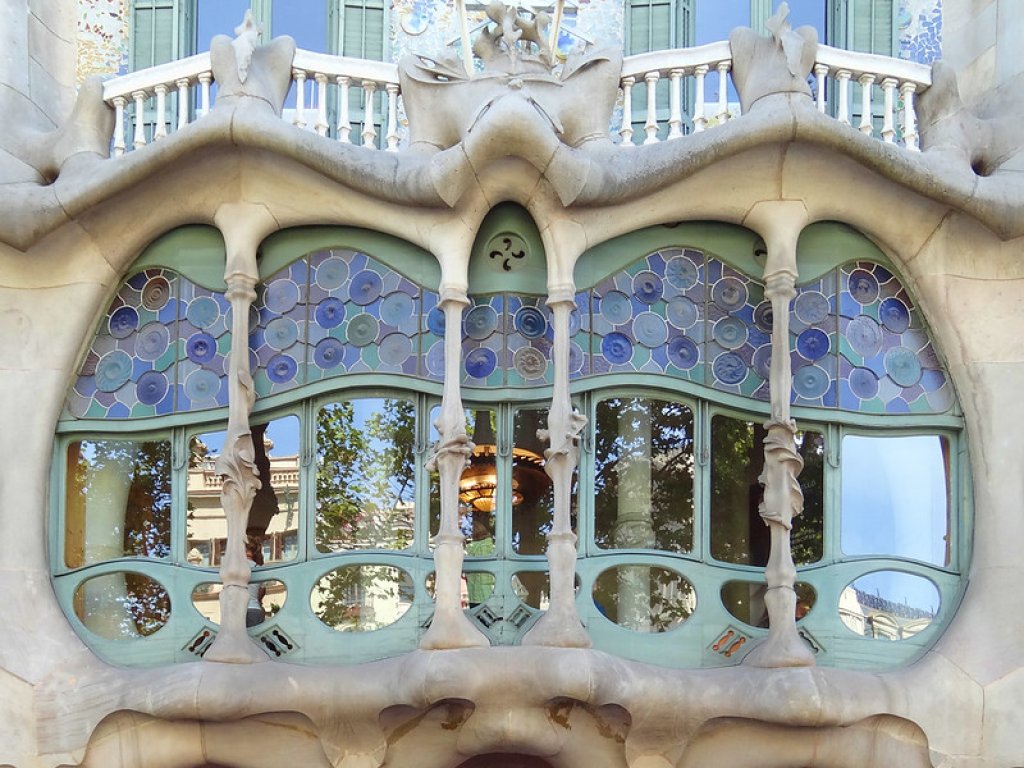 Παράθυρο casa batllo του Αντνόνι Γκαουντί.