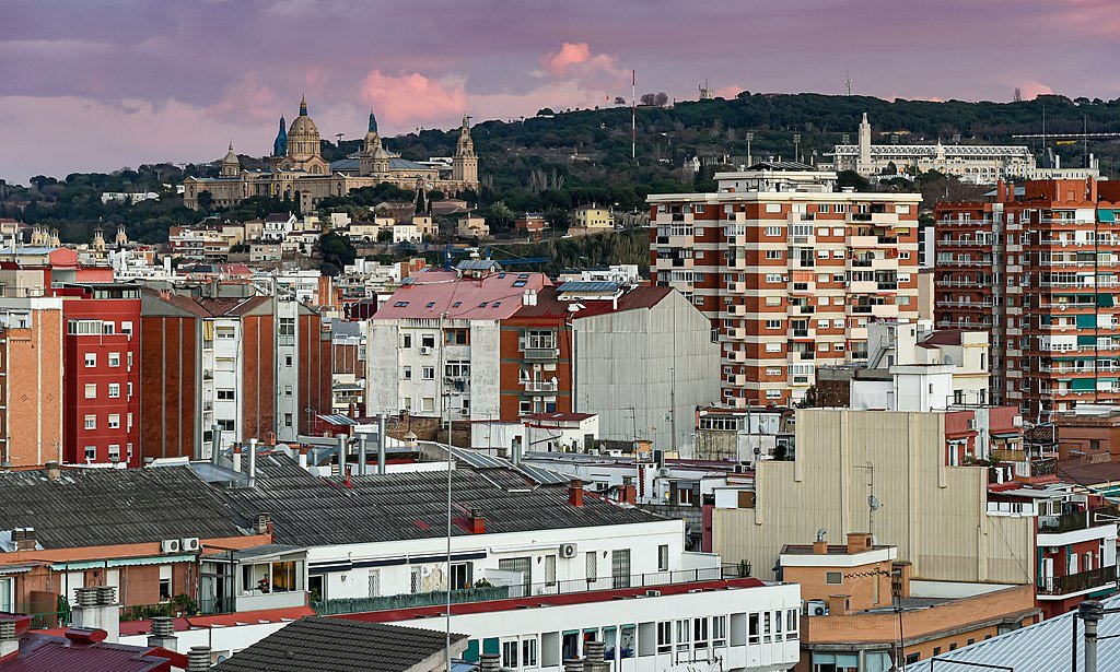 Σπίτια και πολυκατοικίες στην Βαρκελώνη.